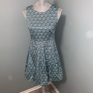 FOREVER 21 Sleeveless fit and flare Print dress size small summer wedding guest